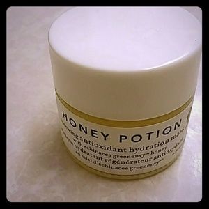 Farmacy renewing antioxidant hydration mask.
